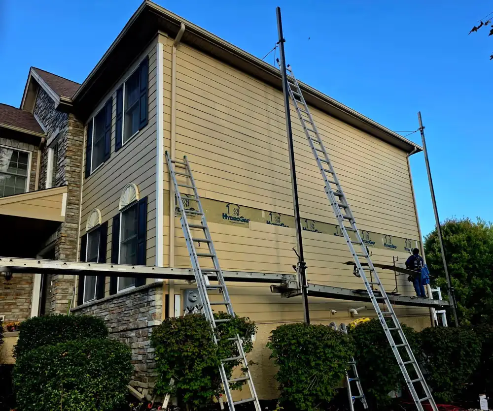 siding3-Siding-Install-With-Ladders-And-Scaffold